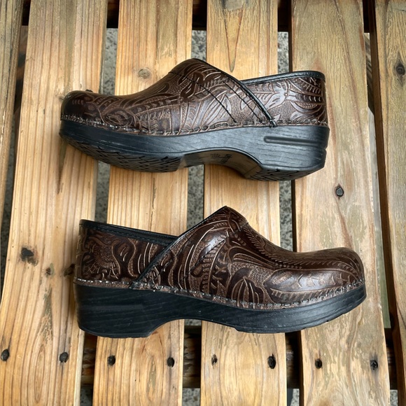 Dansko Professional Brown Tooled Leather Clog Size 37 - Picture 7 of 16